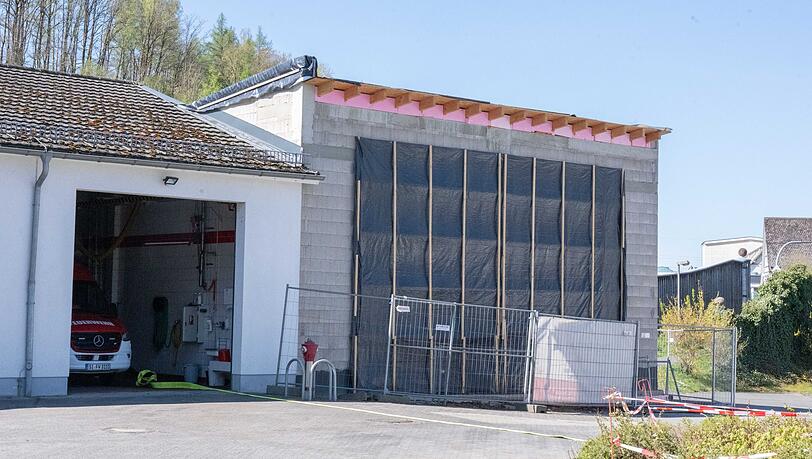 Das Feuerwehrger&auml;tehaus war mit 250.000 Euro Baukosten geplant.