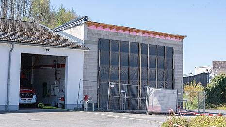 Das Feuerwehrger&auml;tehaus war mit 250.000 Euro Baukosten geplant.