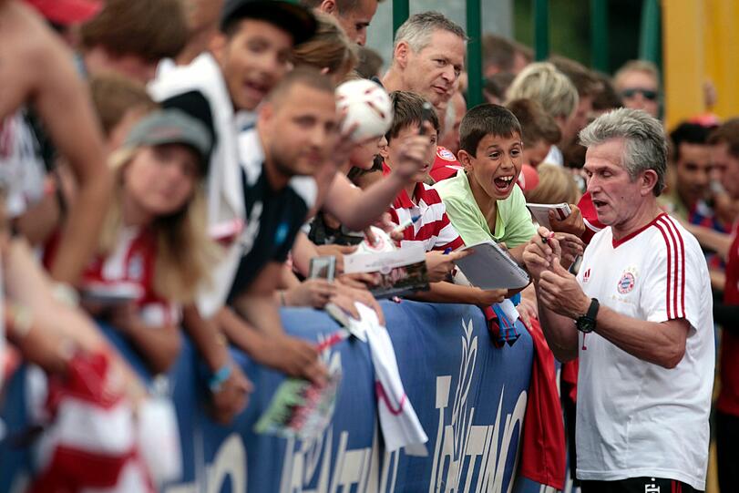 Neue Bilder aus dem Trainingslager der Bayern: Ribéry ist wieder am Ball und Neuer nimmt die Hürden