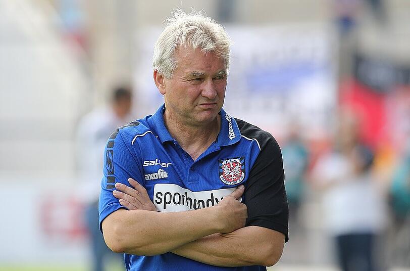 Von 2011 bis 2015 beim FSV Frankfurt an der Seitenlinie: Löwen-Trainer Benno Möhlmann.