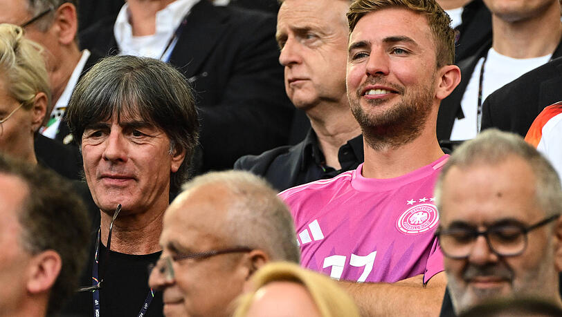 Passt: Beste Laune bei 2014er-Weltmeister Christoph Kramer (r.) und Weltmeistermacher Jogi Löw (l.) Passt: Beste Laune bei 2014er-Weltmeister Christoph Kramer (r.) und Weltmeistermacher Jogi Löw (l.)
