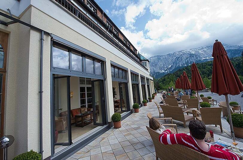 Der Terassenbereich des Luxus-Hotels.