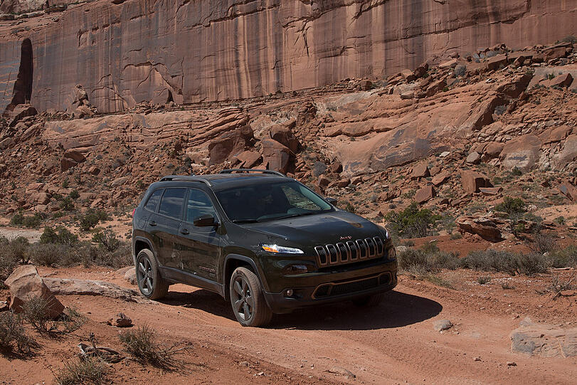 Für die Lackierung der Sondermodelle - hier ein Cherokee - bietet die Geländewagen-Marke spezielle Grüntöne an, die es sonst nicht gibt.