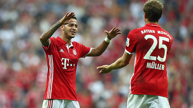 Sie jubeln zusammen, doch nur bei einem läuft es wirklich gut: Thiago und Thomas Müller.