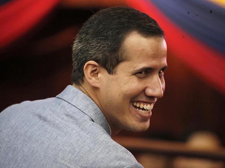 Guaidó droht die Festnahme, da er trotz einer Ausreisesperre das Land verlassen hatte.