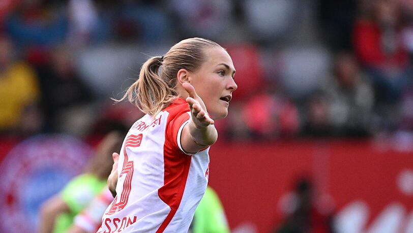 Bayerns Magdalena Eriksson gestikuliert im Spiel.