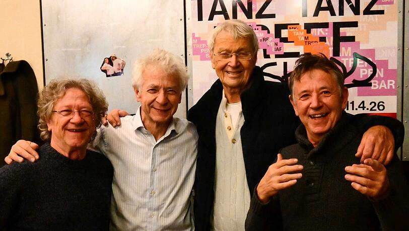 Polt und die Well-Brüder auf der Party nach der Abschiedsvorstellung. Polt und die Well-Brüder auf der Party nach der Abschiedsvorstellung.