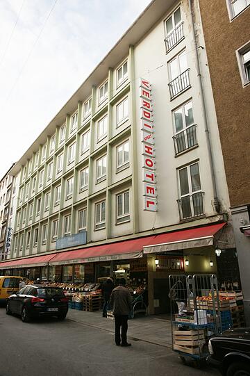 Der Verdi-Supermarkt: Die Münchner Institution könnte einem Mega-Hotel weichen.