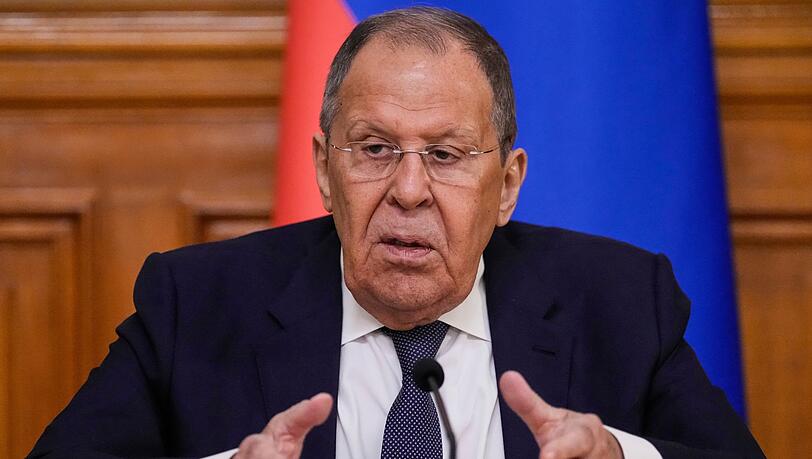Lawrow sieht die Bedingungen für ein Spitzentreffen von Putin mit Selenskyj für nicht erfüllt an.