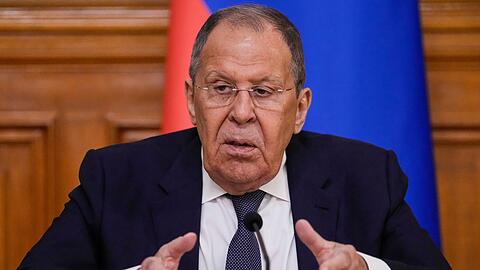 Lawrow sieht die Bedingungen für ein Spitzentreffen von Putin mit Selenskyj für nicht erfüllt an.