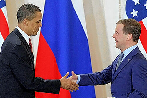 Perfekt: Der Abrüstungsvertrag ist unterzeichnet - US-Präsident Barack Obama und Kremlchef Dmitri Medwedew