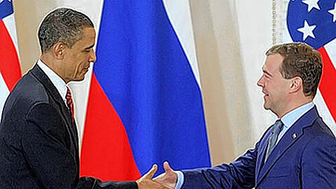 Perfekt: Der Abrüstungsvertrag ist unterzeichnet - US-Präsident Barack Obama und Kremlchef Dmitri Medwedew