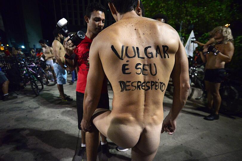 Was ein Spaß: Nacktradeln in Sao Paulo.