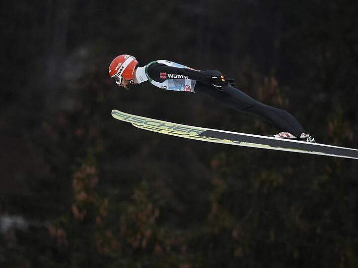 Markus Eisenbichler, Skispringer aus Deutschland, springt in Oberstdorf von der Schanze. Foto: Angelika Warmuth
