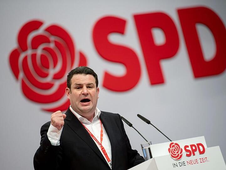 Bundesarbeitsminister Hubertus Heil (SPD) kann sich vorstellen, dass Beschäftigte in Kurzarbeit mehr Geld bekommen könnten. (Symbolbild)