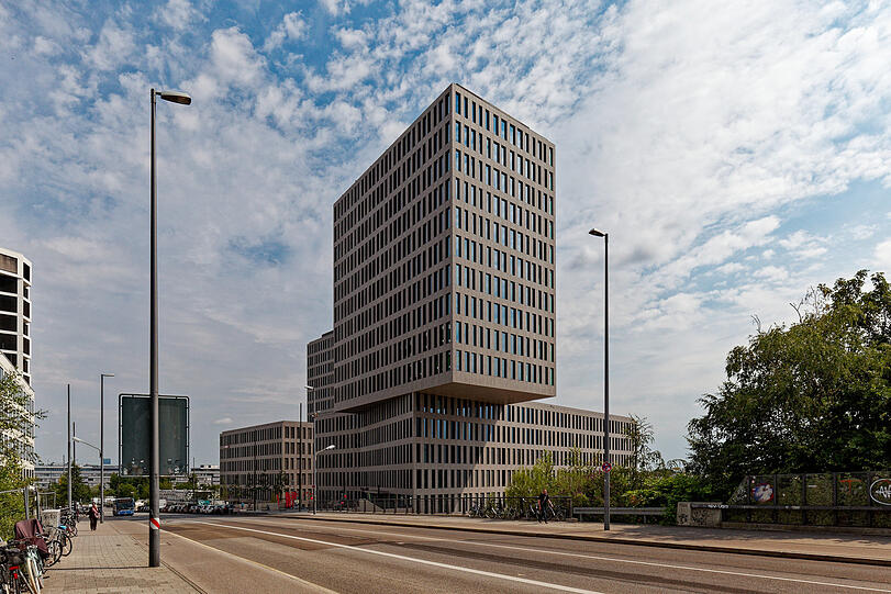 Das markante Cap West an der Friedenheimer Brücke.