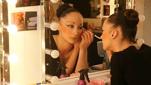 Verwandlung in dreißig Minuten: Ihr Make-Up hat sich Comedy-Künstlerin Amélie Venisse selbst ausgedacht.