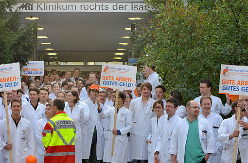 Ab 7. November: Mediziner an den Kliniken der LMU und TU treten unbefristet in den Ausstand. Im Nicht-Notfall-Bereich wird es dann zu großen Einschränkungen und Verzögerungen kommen.