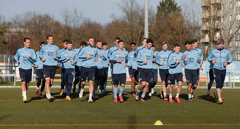 Erster Mannschaftstraining der beiden Neu-Löwen Maximilian Beister und Goran Sukalo, Ex-Präsident Dieter Schneider schaut vorbei  - die besten Bilder vom Dienstag.