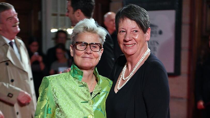 Am Montag gaben sich Barbara Hendricks (re.) und Valérie Vauzanges das Jawort.