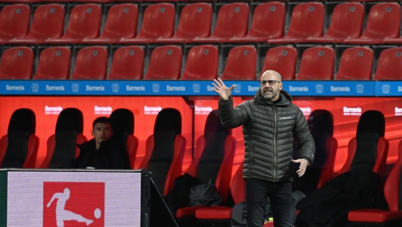 Trainer Peter Bosz und Bayer 04 Leverkusen bekommen es am 20. Spieltag mit dem VfB Stuttgart zu tun.
