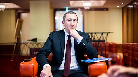 Oleksij Tschernyschow spricht bei einem Interviewtermin mit der Deutschen Presse-Agentur.