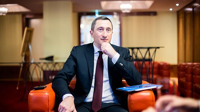 Oleksij Tschernyschow spricht bei einem Interviewtermin mit der Deutschen Presse-Agentur.