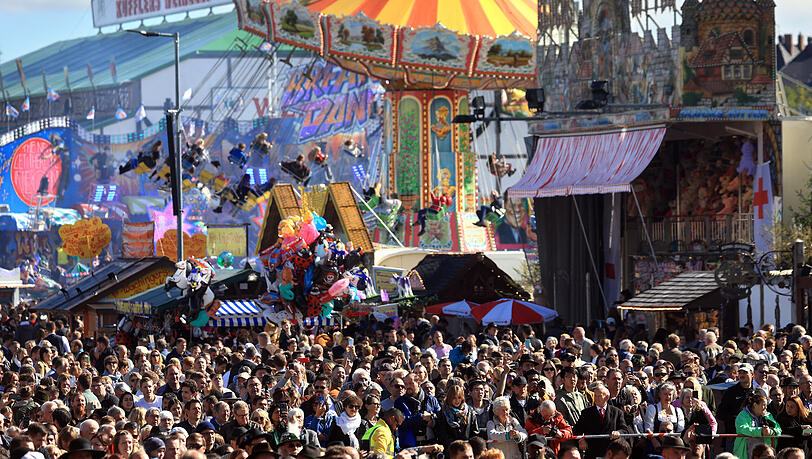 Die Wiesen startet heuer am 20. September. Je näher eine Schlafmöglichkeit an der Theresienwiese liegt, umso begehrter ist sie für Oktoberfest-Besucher. Das treibt die Untervermietpreise in schwindelnde Höhen. Die Wiesen startet heuer am 20. September. Je näher eine Schlafmöglichkeit an der Theresienwiese liegt, umso begehrter ist sie für Oktoberfest-Besucher. Das treibt die Untervermietpreise in schwindelnde Höhen.