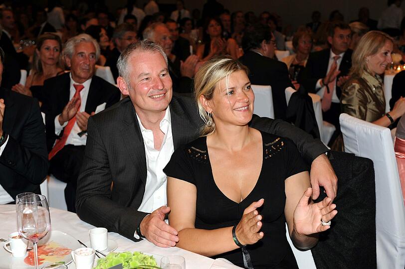 Auch die ehemalige Rodel- und Bobfahrerin Susi Erdmann war da. Hier sitzt sie neben Raimund Völker.