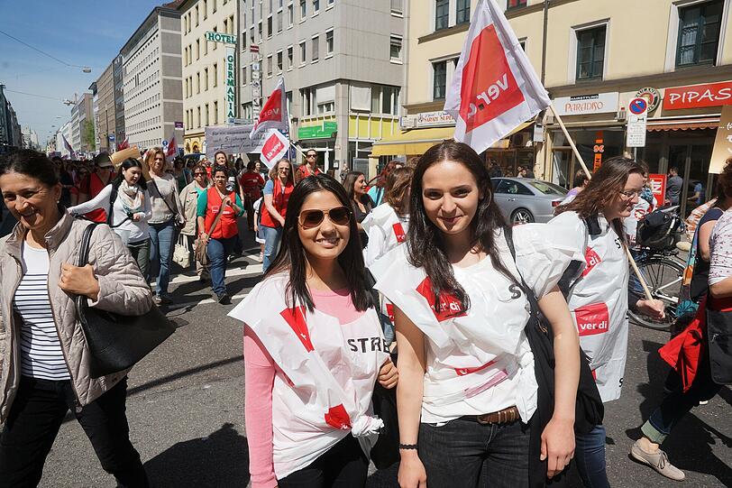Weitere Bilder der Demonstration der Erzieherinnen und Erzieher am Montag in München
