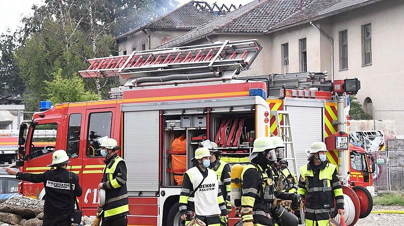 Dauerregen erschwerte die Nachlöscharbeiten.