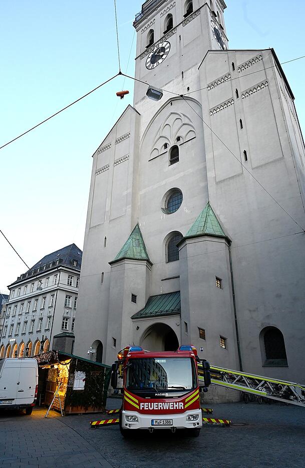 Die Frau wurde mit einem Notarztwagen in eine Münchner Klinik transportiert.