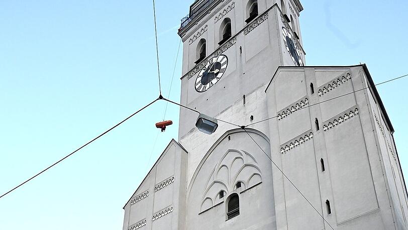 Die Frau wurde mit einem Notarztwagen in eine Münchner Klinik transportiert.