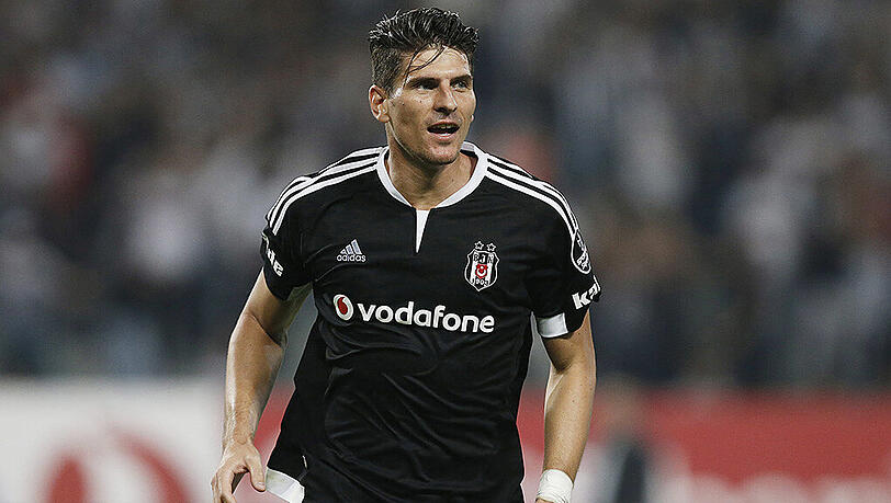 Mit 26 Treffern in 33 Spielen wurde Mario Gomez in der vergangenen Saison Torschützenkönig in der türkischen Süper Lig. Mit 26 Treffern in 33 Spielen wurde Mario Gomez in der vergangenen Saison Torschützenkönig in der türkischen Süper Lig.