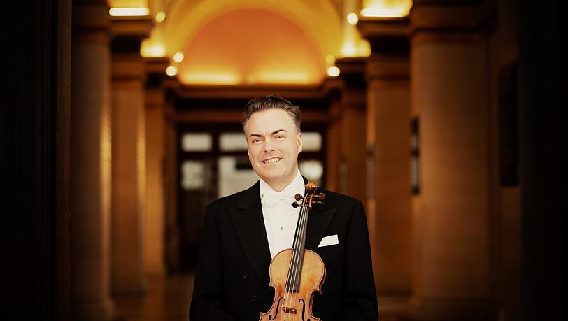 Daniel Froschauer mit seiner Stradivari „Ex Benvenuti, ex Halphen“. Daniel Froschauer mit seiner Stradivari „Ex Benvenuti, ex Halphen“.