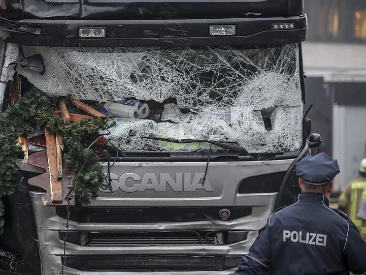 Todes-Lkw: Der von Anis Amri gekaperte Sattelschlepper nach dem Anschlag.