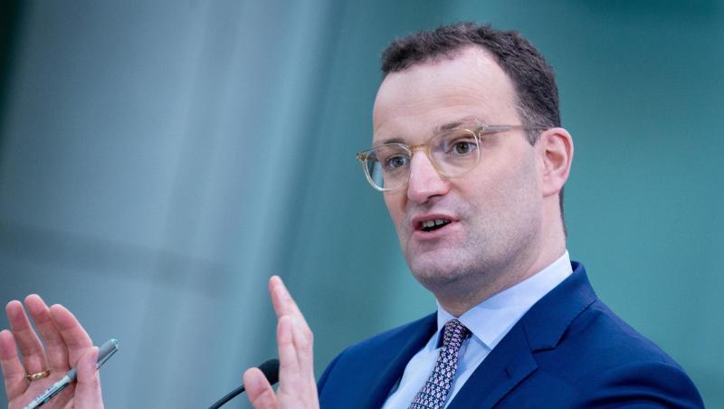 Jens Spahn (CDU), Bundesminister für Gesundheit, gibt in seinem Ministerium eine Pressekonferenz zur Impfstrategie der Bundesregierung.