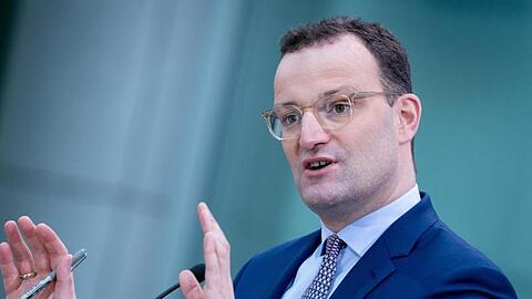 Jens Spahn (CDU), Bundesminister für Gesundheit, gibt in seinem Ministerium eine Pressekonferenz zur Impfstrategie der Bundesregierung.