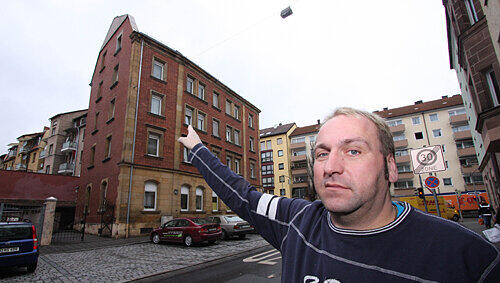 Jürgen Lämmermann ist am Verzweifeln: Mieter Luigi P. kassierte das Wohngeld, aber überwies keinen Cent. Obwohl die Wohnung erwiesenermaßen in Ordnung ist. Jürgen Lämmermann ist am Verzweifeln: Mieter Luigi P. kassierte das Wohngeld, aber überwies keinen Cent. Obwohl die Wohnung erwiesenermaßen in Ordnung ist.