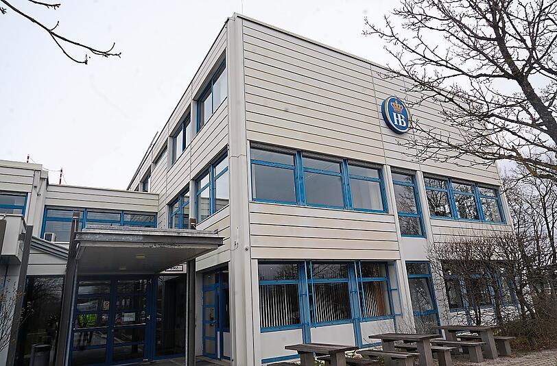 Bescheiden: Das B&uuml;ro des Hofbr&auml;u-Chefs ist im 1. Stock dieses Zweckbaus. Seit 1988 ist der Sitz der Brauerei im Stadtteil Riem.