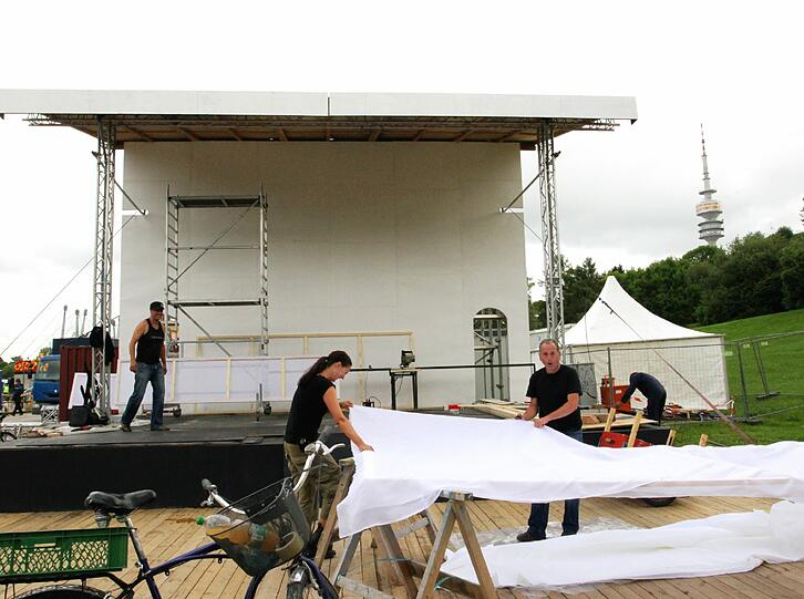 Ab dem 22. Juni ist wieder Tollwood-Time, das beliebte Festival beginnt. Die AZ war beim Aufbau der Zelte, Buden und sonstigen Einrichtungen dabei - die Bilder.