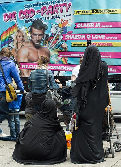 Tausende Schwule und Lesben sorgen am Samstag für gute Stimmung in der Münchner Innestadt. Die AZ zeigt die ausgeflipptesten Bilder vom Christopher Street Day.