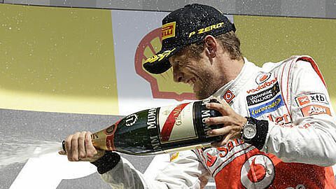 Nur Jenson Button ist in Belgien schneller als Vettel. Der Formel-1-Weltmeister wird Zweiter, während WM-Spitzenreiter Alonso schon in der ersten Kurve ausgeschieden ist.