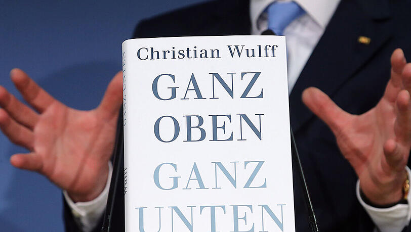 Der ehemalige Bundespräsident Christian Wulff stellt am 10.06.2014 in Berlin sein Buch "Ganz oben ganz unten" vor. Der ehemalige Bundespräsident Christian Wulff stellt am 10.06.2014 in Berlin sein Buch "Ganz oben ganz unten" vor.