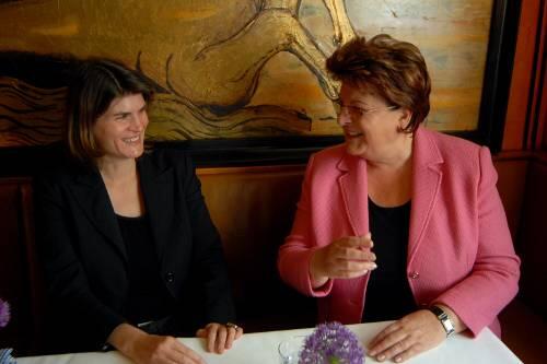 Einmal Grüne, einmal CSU: Claudia Stamm (links) mit ihrer Mutter Barbara Stamm.