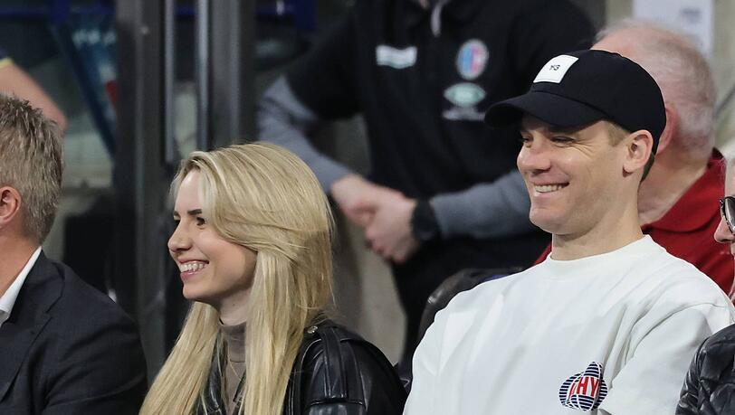 Manuel Neuer und Ehefrau Anika bei einem ihrer seltenen öffentlichen Auftritte. Manuel Neuer und Ehefrau Anika bei einem ihrer seltenen öffentlichen Auftritte.