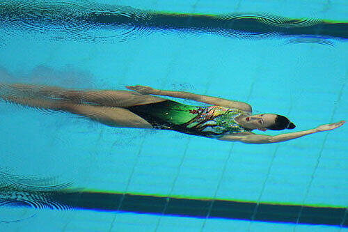 Beim eleganten Synchronschwimmen zählt neben Körperhaltung vor allem eines: Ausdruck!