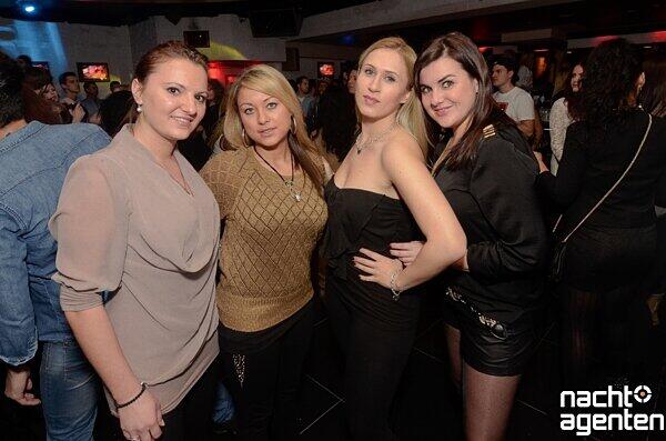 Auch am 2.Weihnachtsfeiertag lud der Crown's Club zum Clubbing: Das Motto: Throw Back -90ies to Tomorrow
