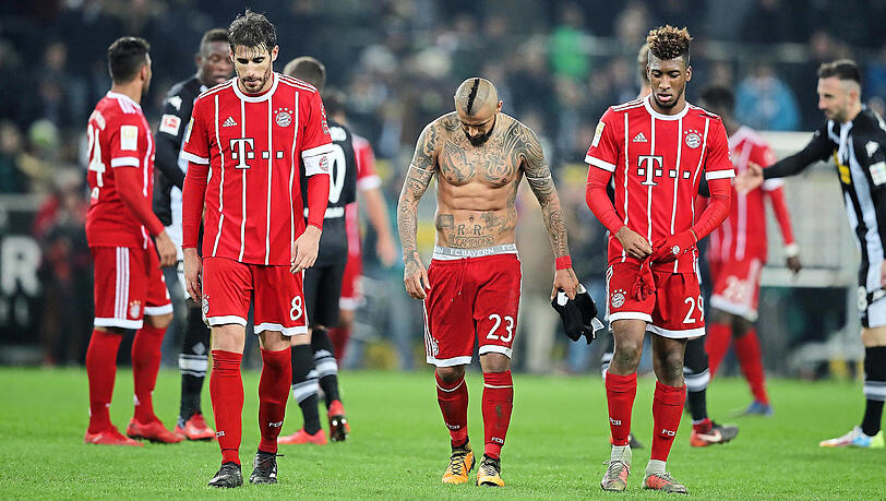 Erste Niederlage unter Jupp Heynckes in dieser Saison: Die Bayern (v.l.) Javi Martínez, Arturo Vidal und Kingsley Coman in Mönchengladbach. Erste Niederlage unter Jupp Heynckes in dieser Saison: Die Bayern (v.l.) Javi Martínez, Arturo Vidal und Kingsley Coman in Mönchengladbach.