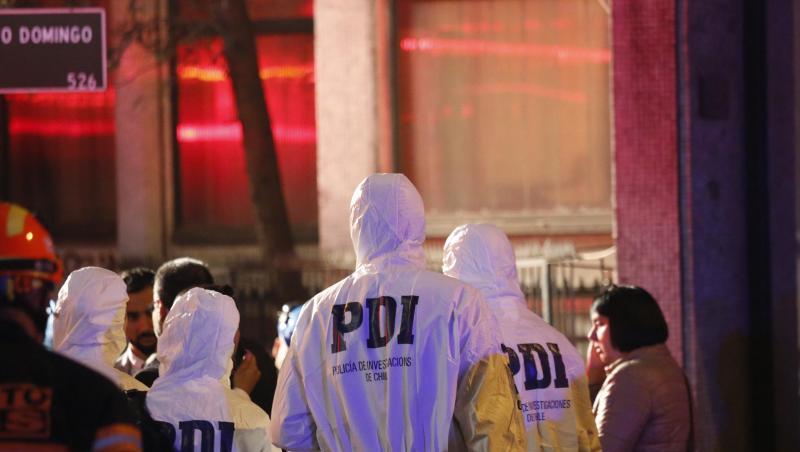 Polizisten treffen am Einsatzort ein an dem sechs brasilianische Touristen tot entdeckt wurden. Polizisten treffen am Einsatzort ein an dem sechs brasilianische Touristen tot entdeckt wurden.